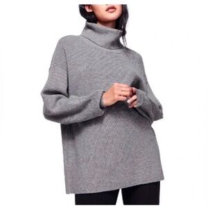 Free people Softly Structured Tunic Sweater Cozy Gray Turtleneck pullover chic